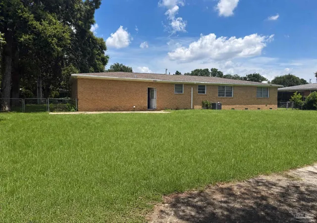 Photo 3 of Single family home for sale at 1701 Bakalane Ave, Pensacola, FL 32504 | MLS# 686647 | Listing updated on 2026-09-20