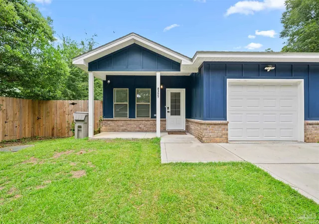 Photo 3 of Townhouse for sale at 8355 Dudley Ave, Pensacola, FL 32534 | MLS# 687216 | Listing updated on 2026-08-09