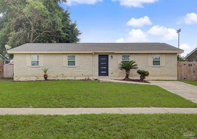 Photo 3 of Single family home for sale at 177 Overlook Dr, Pensacola, FL 32503 | MLS# 687695 | Listing updated on 2026-09-24