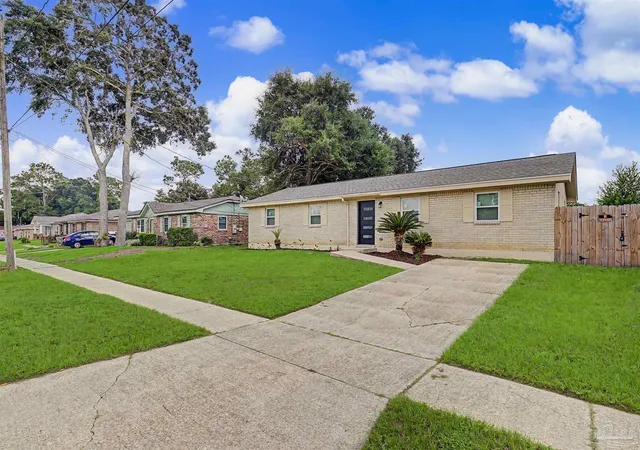 Photo 3 of Single family home for sale at 177 Overlook Dr, Pensacola, FL 32503 | MLS# 687695 | Listing updated on 2026-09-24