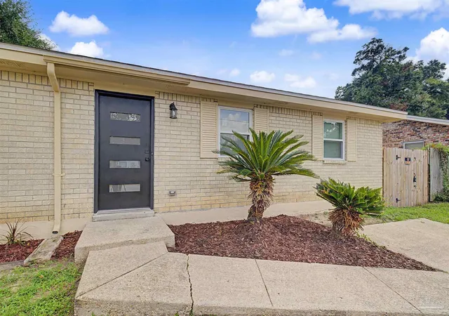 Photo 4 of Single family home for sale at 177 Overlook Dr, Pensacola, FL 32503 | MLS# 687695 | Listing updated on 2026-09-24