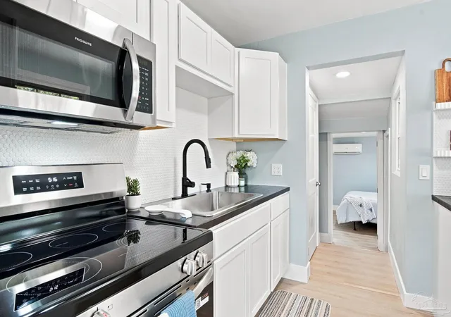 Photo 3 of Single family home for sale at 5 Bell Ct, Pensacola, FL 32507 | MLS# 687759 | Listing updated on 2026-09-24