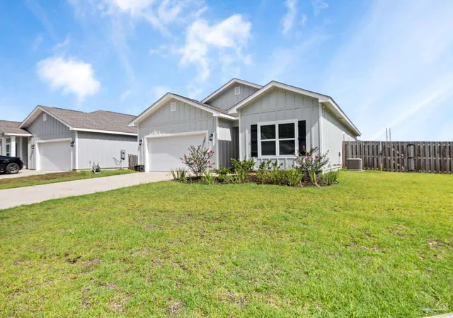 Photo 3 of Single family home for sale at 6541 Paso Fino Dr, Pensacola, FL 32526 | MLS# 687877 | Listing updated on 2026-10-20