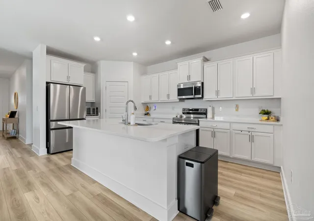 Photo 4 of Single family home for sale at 6541 Paso Fino Dr, Pensacola, FL 32526 | MLS# 687877 | Listing updated on 2026-10-20