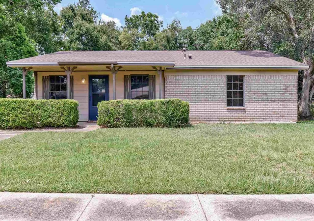 Photo 1 of Single family home for sale at 7952 Dartmoor Cir, Pensacola, FL 32514 | MLS# 686892 | Listing updated on 2026-09-09