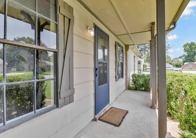 Photo 2 of Single family home for sale at 7952 Dartmoor Cir, Pensacola, FL 32514 | MLS# 686892 | Listing updated on 2026-09-09