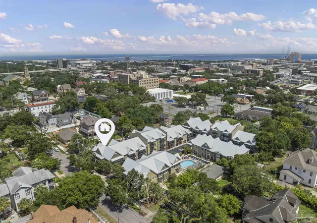 2nd image of 535 N Spring St, Pensacola, FL 32501