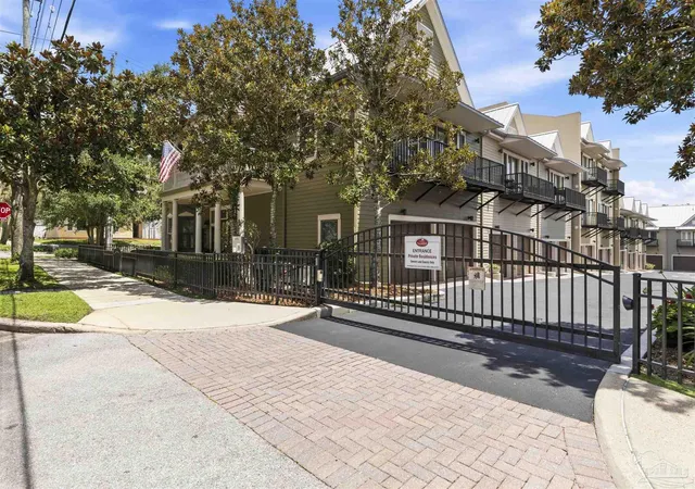 4th image of 535 N Spring St, Pensacola, FL 32501