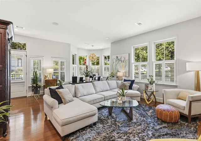 5th image of 535 N Spring St, Pensacola, FL 32501