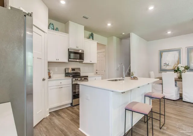 Photo 3 of Single family home for sale at 1032 Shady Pine Dr, Gulf Breeze, FL 32563 | MLS# 687825 | Listing updated on 2026-08-26