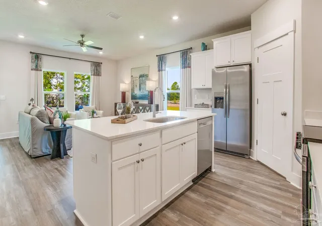 Photo 4 of Single family home for sale at 1032 Shady Pine Dr, Gulf Breeze, FL 32563 | MLS# 687825 | Listing updated on 2026-08-26