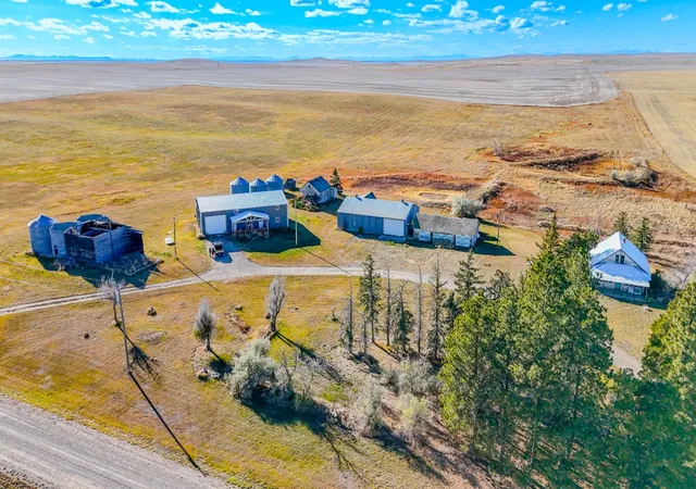 Photo 1 of Single family home for sale at 17621 Bootlegger Trl, Great Falls, MT 59404 | MLS# 30060720 | Listing updated on 2026-08-17