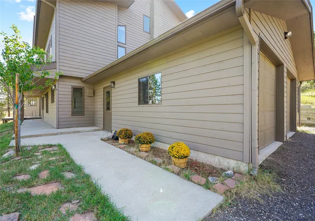 Photo 4 of Single family home for sale at 1 Columbine Dr, Helena, MT 59601 | MLS# 30060771 | Listing updated on 2026-08-17
