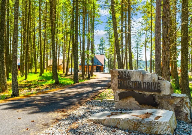 Photo 4 of Single family home for sale at 2094 Houston Dr, Whitefish, MT 59937 | MLS# 30063491 | Listing updated on 2026-08-20