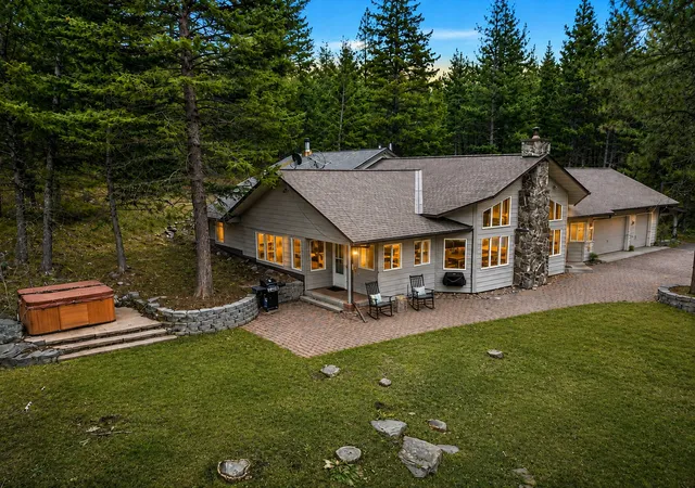 Photo 2 of Single family home for sale at 14300 Cambridge Rd, Bonner, MT 59823 | MLS# 30066599 | Listing updated on 2026-08-26