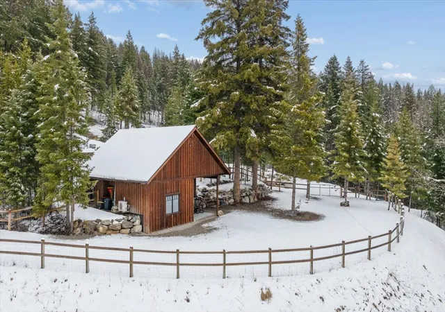 Photo 2 of Single family home for sale at 101 Little Mountain Rd, Whitefish, MT 59937 | MLS# 30066805 | Listing updated on 2026-08-25