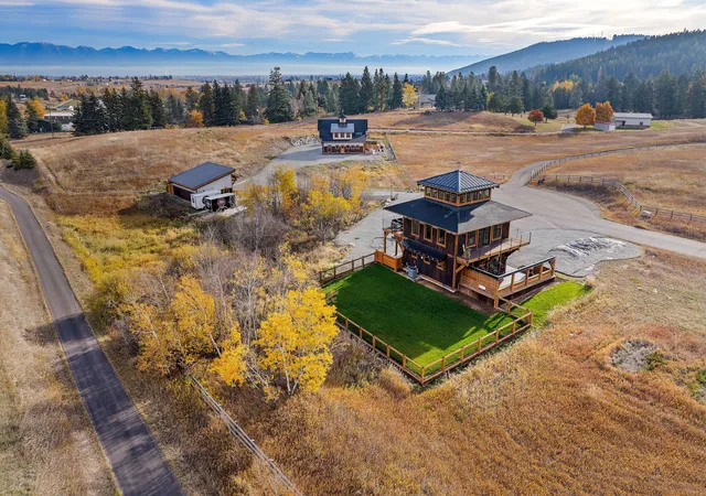 Photo 3 of Single family home for sale at 185 Hidden Waters Ln, Kalispell, MT 59901 | MLS# 30068009 | Listing updated on 2026-08-24