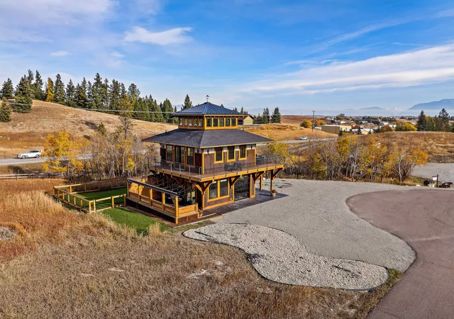 Photo 3 of Single family home for sale at 185 Hidden Waters Ln, Kalispell, MT 59901 | MLS# 30068009 | Listing updated on 2026-08-24