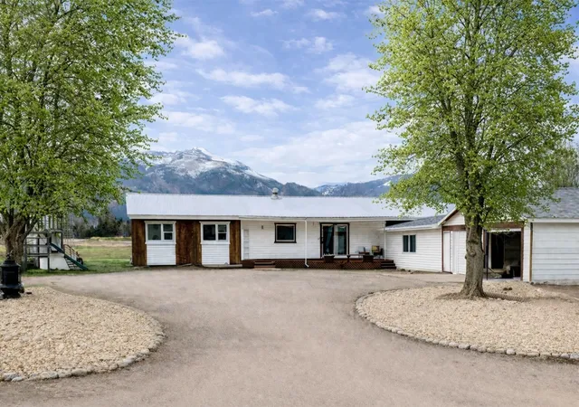 Photo 1 of Single family home for sale at 611 Old Corvallis Rd, Corvallis, MT 59828 | MLS# 30068163 | Listing updated on 2026-07-01