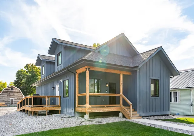 Photo 1 of Single family home for sale at 101 4th Avenue W, Polson, MT 59860 | MLS# 30068475 | Listing updated on 2026-08-12