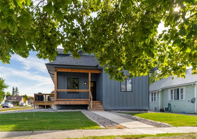 Photo 2 of Single family home for sale at 101 4th Avenue W, Polson, MT 59860 | MLS# 30068475 | Listing updated on 2026-08-12