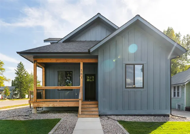 Photo 3 of Single family home for sale at 101 4th Avenue W, Polson, MT 59860 | MLS# 30068475 | Listing updated on 2026-08-12