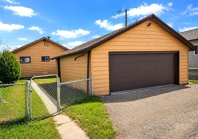 Photo 2 of Single family home for sale at 2017 S Wyoming St, Butte, MT 59701 | MLS# 30069584 | Listing updated on 2026-08-21