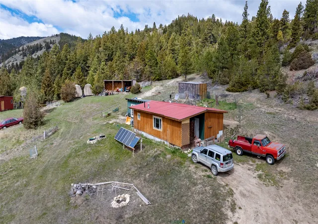 Photo 2 of Single family home for sale at 7992 Austin Rd, Helena, MT 59602 | MLS# 30069712 | Listing updated on 2026-08-21