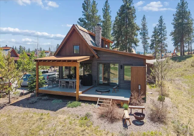 Photo 2 of Single family home for sale at 47 Cottage Lake Ln, Eureka, MT 59917 | MLS# 30069106 | Listing updated on 2026-08-08