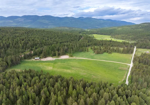 Photo 4 of House for sale at 340 Tamarack Crk Rd, Whitefish, MT 59937 | MLS# 30070575 | Listing updated on 2026-08-07
