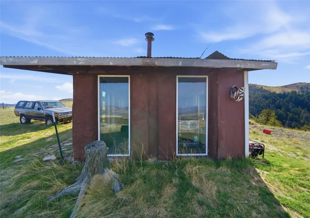 Photo 2 of Single family home for sale at 112 Lone Wolf Trl, Three Forks, MT 59752 | MLS# 30066726 | Listing updated on 2026-08-27
