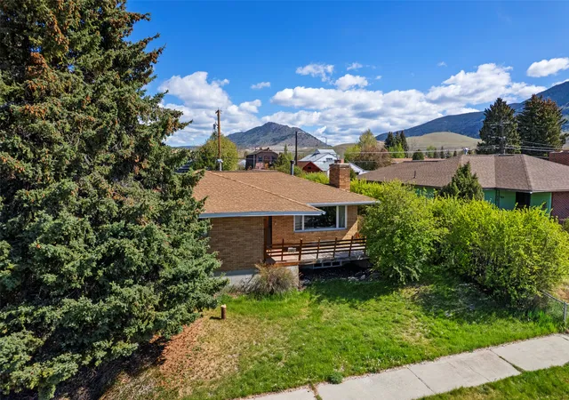 Photo 3 of Single family home for sale at 3033 Bayard St, Butte, MT 59701 | MLS# 30072015 | Listing updated on 2026-08-08