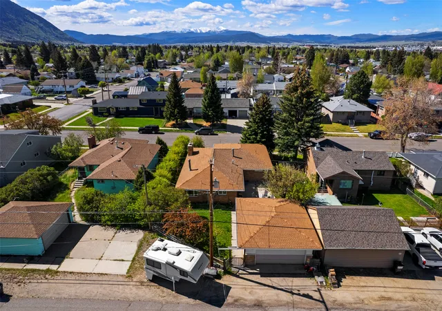 Photo 5 of Single family home for sale at 3033 Bayard St, Butte, MT 59701 | MLS# 30072015 | Listing updated on 2026-08-08