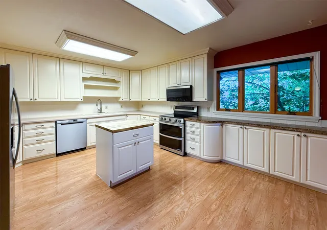 Photo 3 of Single family home for sale at 3200 3rd Avenue S, Great Falls, MT 59405 | MLS# 30072233 | Listing updated on 2026-08-24