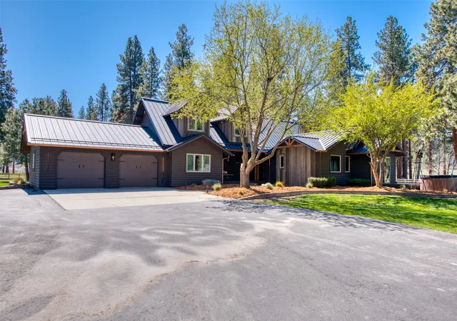 Photo 2 of Single family home for sale at 229 Camas Crk Loop, Hamilton, MT 59840 | MLS# 30071142 | Listing updated on 2026-08-19
