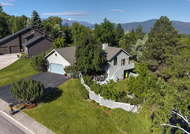 Photo 1 of Single family home for sale at 171 Fairway Dr, Missoula, MT 59803 | MLS# 30073216 | Listing updated on 2026-08-21