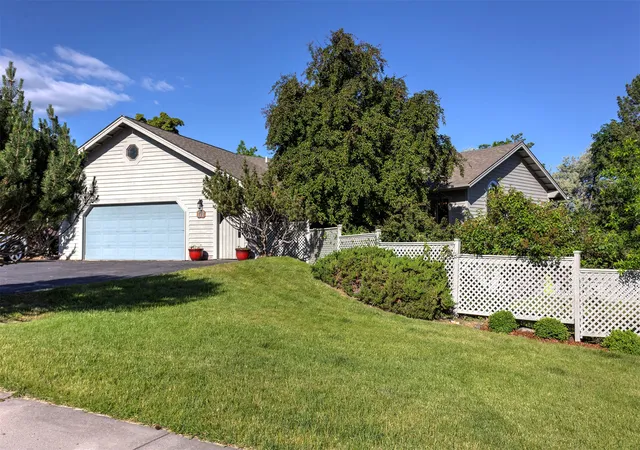 Photo 2 of Single family home for sale at 171 Fairway Dr, Missoula, MT 59803 | MLS# 30073216 | Listing updated on 2026-08-21