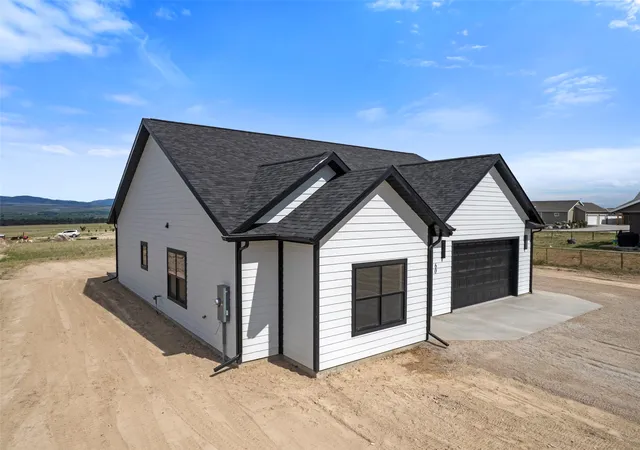 Photo 2 of Single family home for sale at 60 Nez Perce Trl, Townsend, MT 59644 | MLS# 30073895 | Listing updated on 2026-08-22