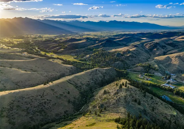 Photo 3 of Mansion for sale at 1307 Skalkaho Hwy, Hamilton, MT 59840 | MLS# 30073619 | Listing updated on 2026-08-24