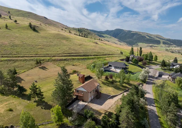 Photo 3 of Single family home for sale at 8200 Springtime Rd, Missoula, MT 59803 | MLS# 30073985 | Listing updated on 2026-08-23