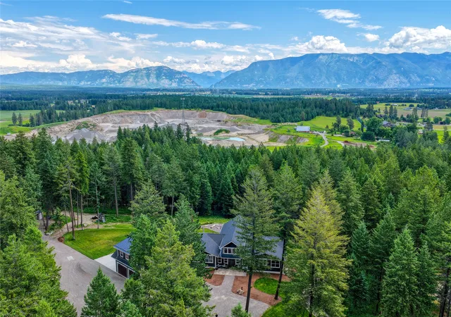 Photo 3 of Single family home for sale at 35 Stagecoach Dr, Whitefish, MT 59937 | MLS# 30074005 | Listing updated on 2026-08-07