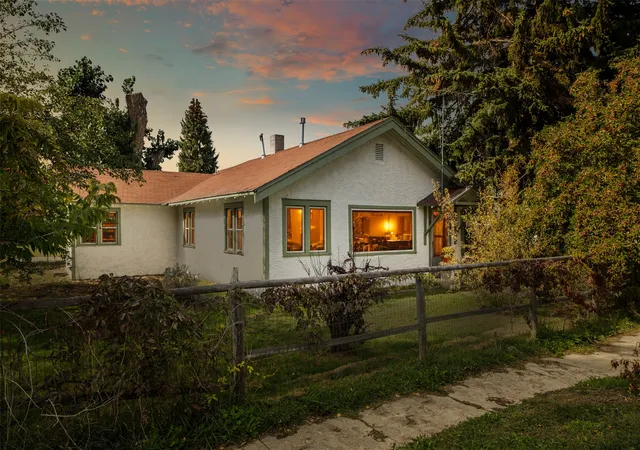 Photo 1 of Single family home for sale at 1093 Eastside Hwy, Corvallis, MT 59828 | MLS# 30074301 | Listing updated on 2026-08-24