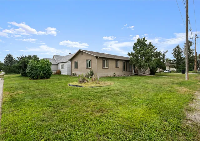 Photo 4 of Single family home for sale at 400 N Oak St, Townsend, MT 59644 | MLS# 30075363 | Listing updated on 2026-08-25