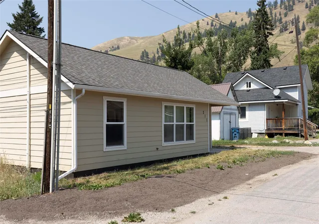 Photo 2 of Manufactured home for sale at 211 & 213 Clyde St, Missoula, MT 59802 | MLS# 30070984 | Listing updated on 2026-08-27