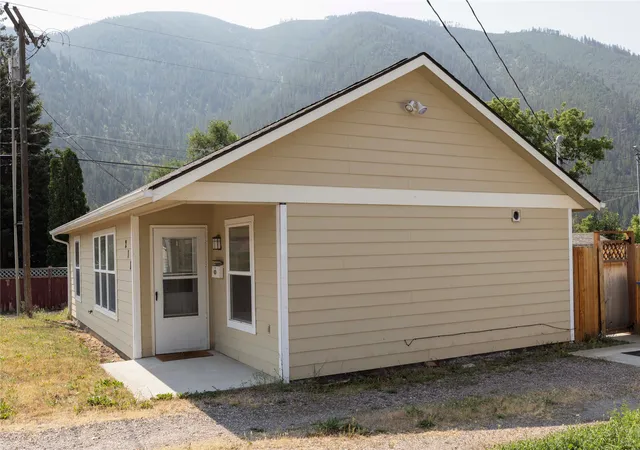 Photo 3 of Manufactured home for sale at 211 & 213 Clyde St, Missoula, MT 59802 | MLS# 30070984 | Listing updated on 2026-08-27