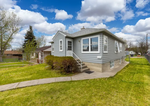 Photo 1 of Single family home for sale at 1819 6th Avenue S, Great Falls, MT 59405 | MLS# 30076069 | Listing updated on 2026-08-25