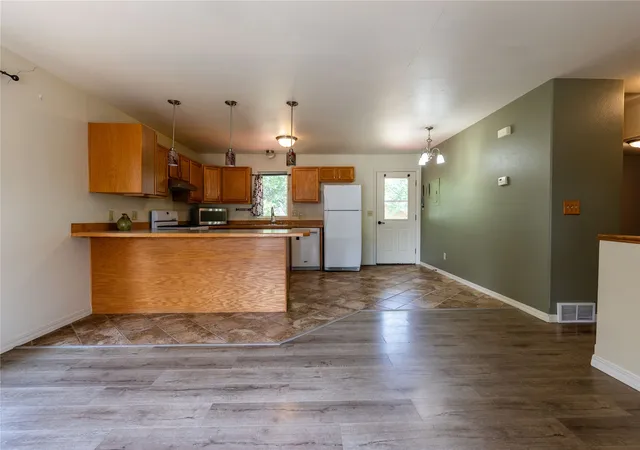 Photo 5 of Single family home for sale at 1809 9th Avenue S, Great Falls, MT 59405 | MLS# 30075368 | Listing updated on 2026-08-15