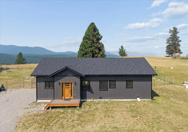 Photo 1 of Single family home for sale at 196 Summit Trl, Eureka, MT 59917 | MLS# 30076033 | Listing updated on 2026-08-10