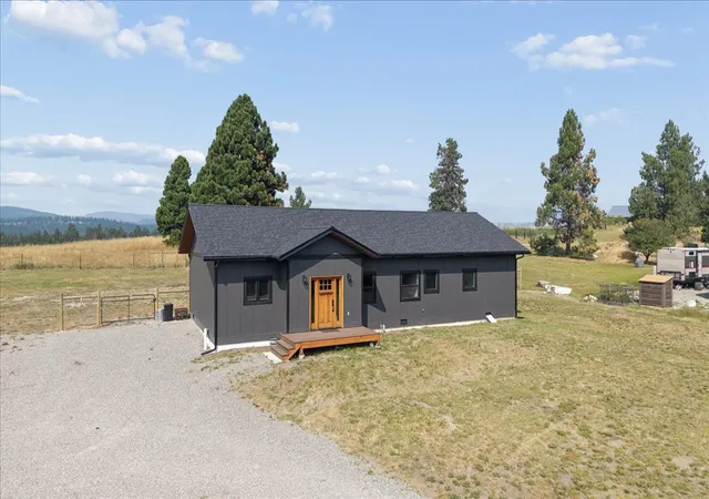 Photo 2 of Single family home for sale at 196 Summit Trl, Eureka, MT 59917 | MLS# 30076033 | Listing updated on 2026-08-10