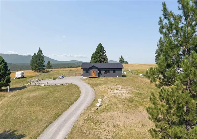 Photo 3 of Single family home for sale at 196 Summit Trl, Eureka, MT 59917 | MLS# 30076033 | Listing updated on 2026-08-10